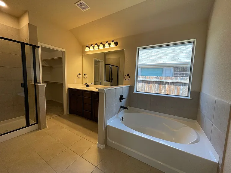 2120 Blakely Ct — Photo 37