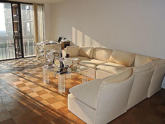 4th image of 26910 Grand Central Pkwy APT 24B