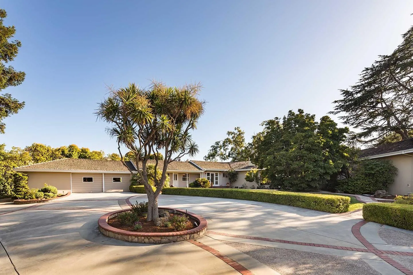 500 Valley View Dr photo 1