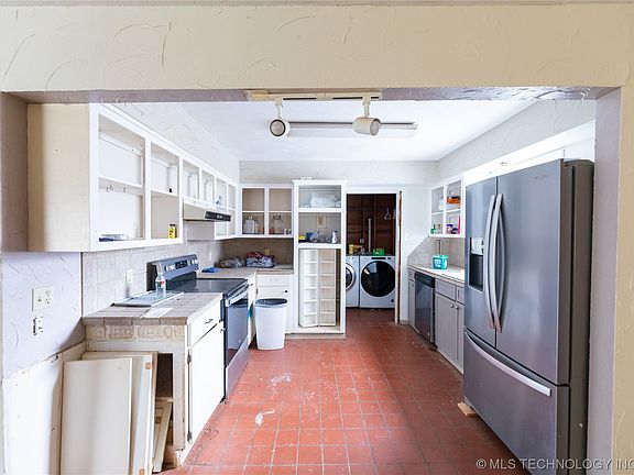5th image of 616 Park St