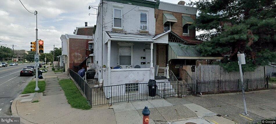 1st image of 2069 Margaret St