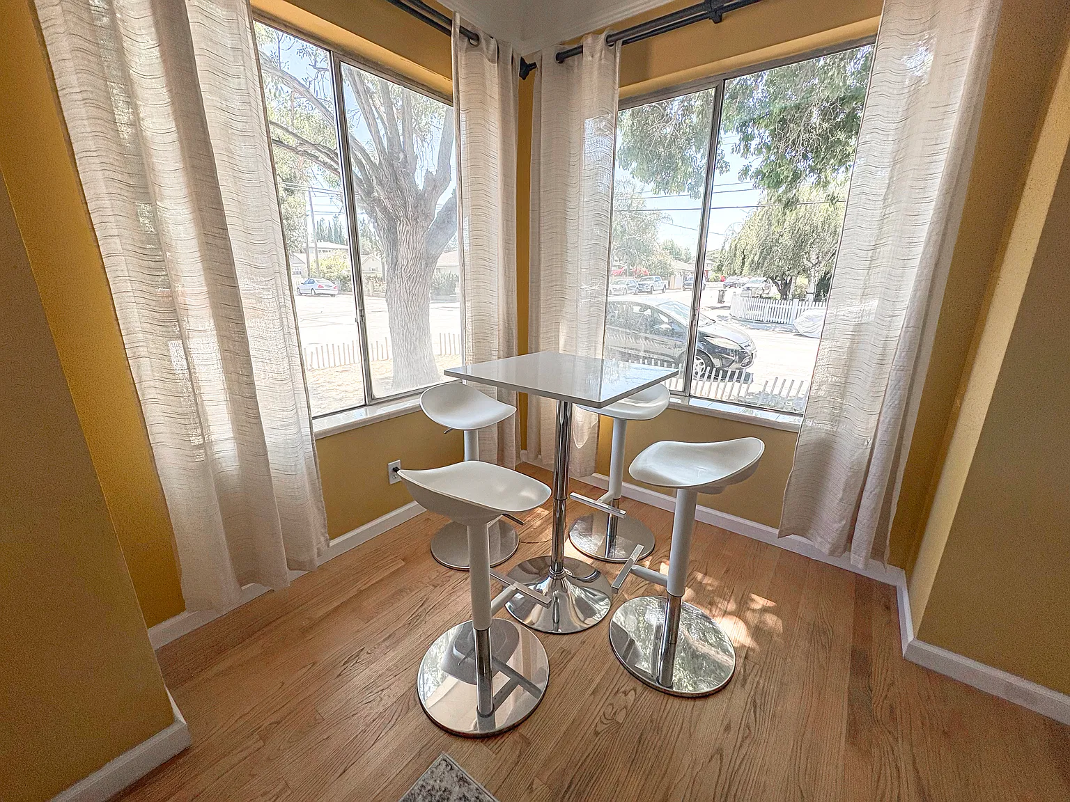4 bed, 1641 sqft, $5,300 — Photo 4