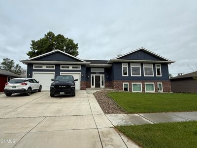 225 7th St NE, Watford City, ND, 58854
