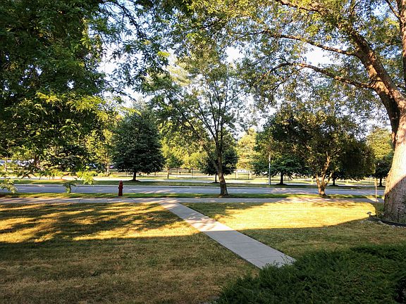 3rd image of 22869 Lakeshore Dr