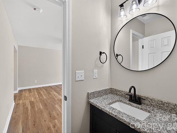 5th image of 412 Morningside Rd