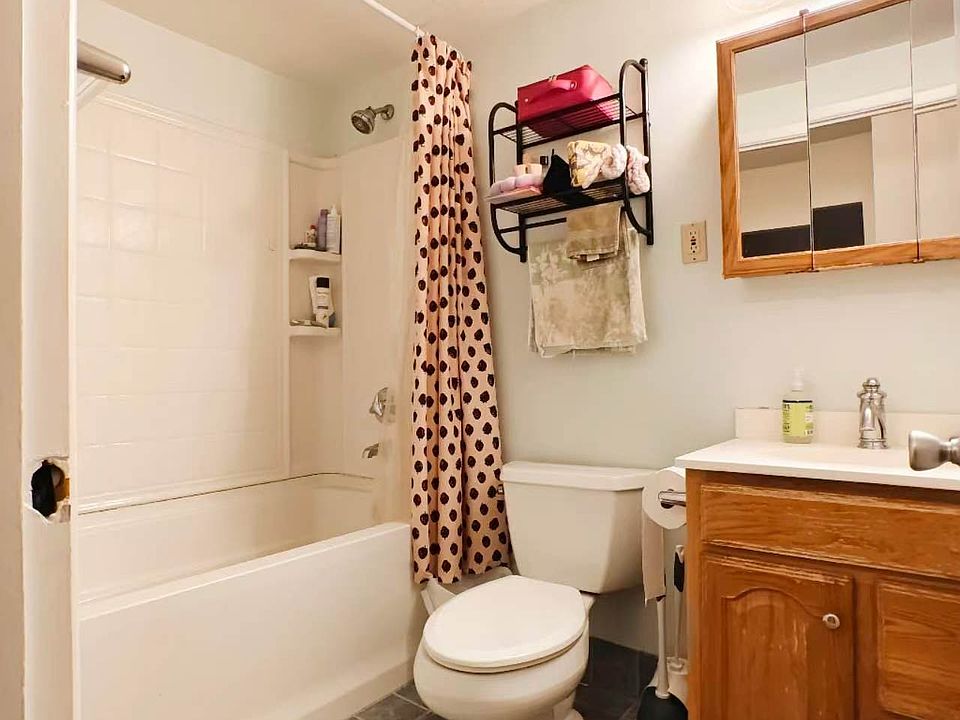 1st image of 214 Lake Shore Rd APT 1