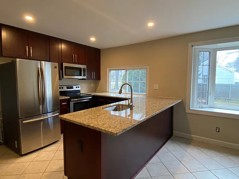 600 Dehaven Dr — Photo 5