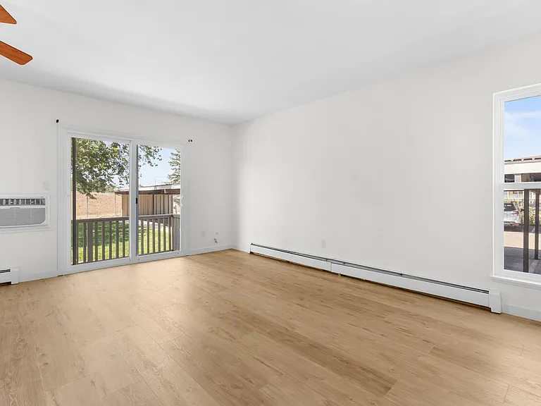 625 Manhattan Pl #109 — Photo 4