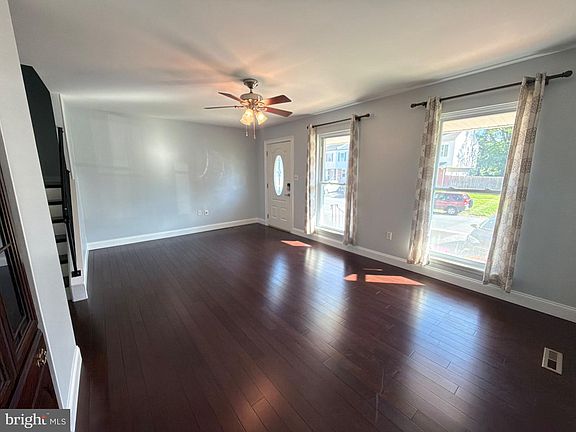 4th image of 117 Elliot St