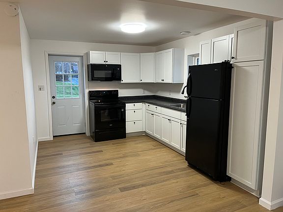 3rd image of 418 Hill St