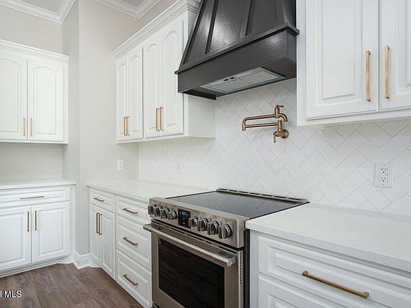 5th image of 27 Hidden Pond Road