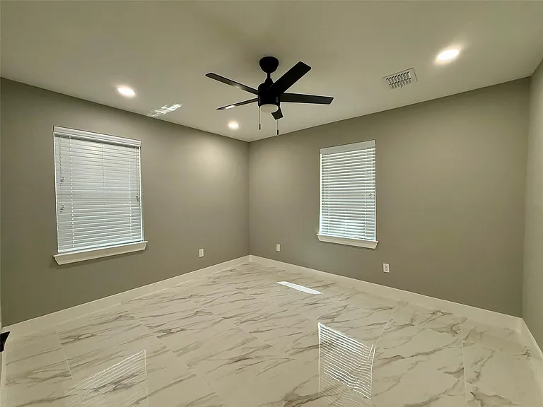 2630 De Soto St — Photo 7