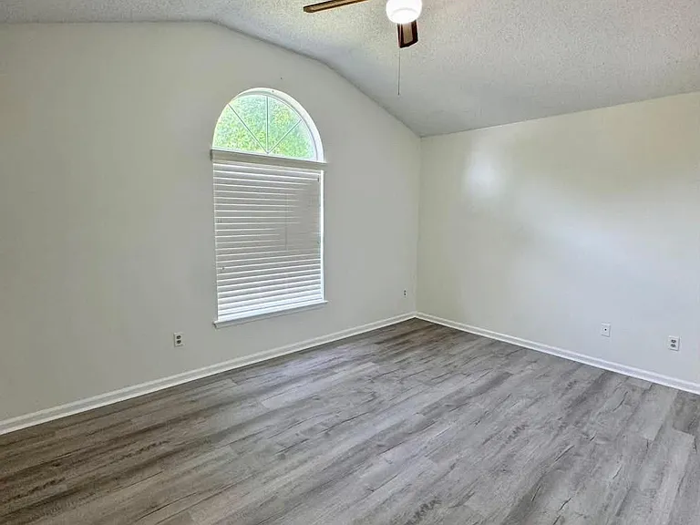 8250 Lakemont Dr — Photo 14
