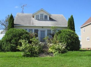 306 S Main St, Garnavillo, IA 52049