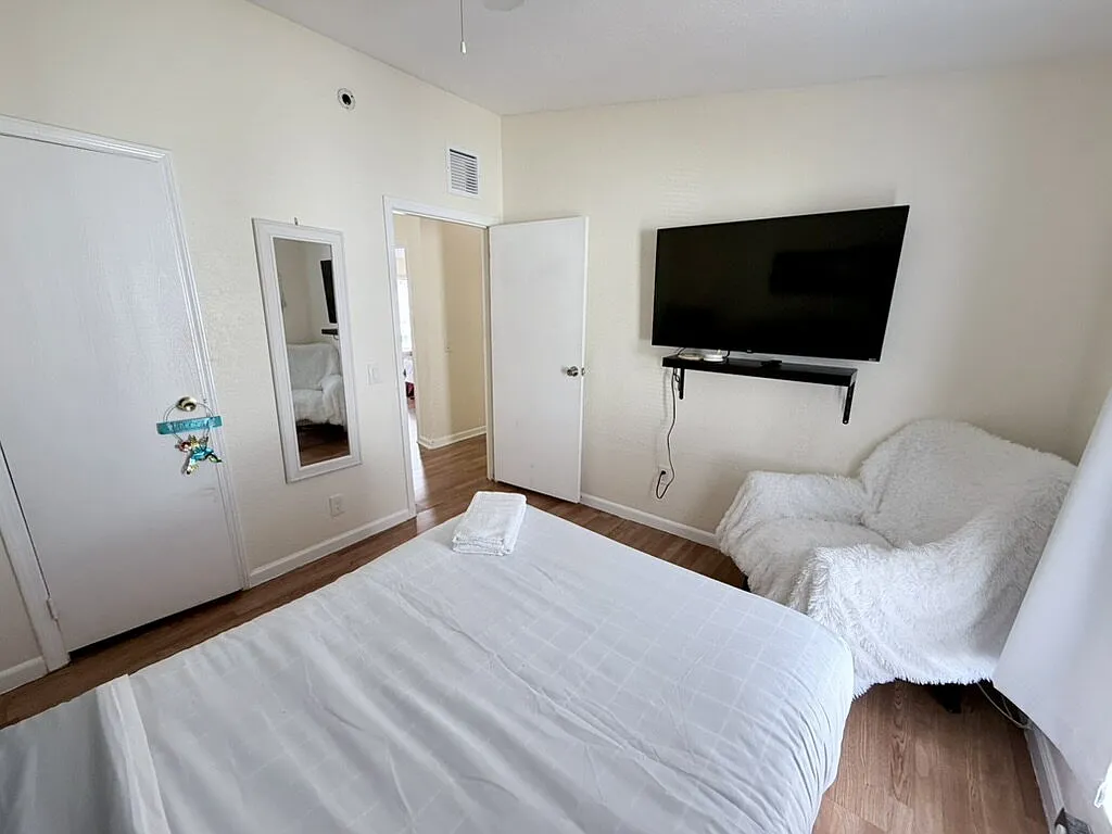 1 bed, 1.0 bath, $950 — Photo 3
