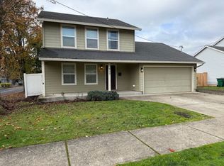 917 S River St, Newberg, OR 97132