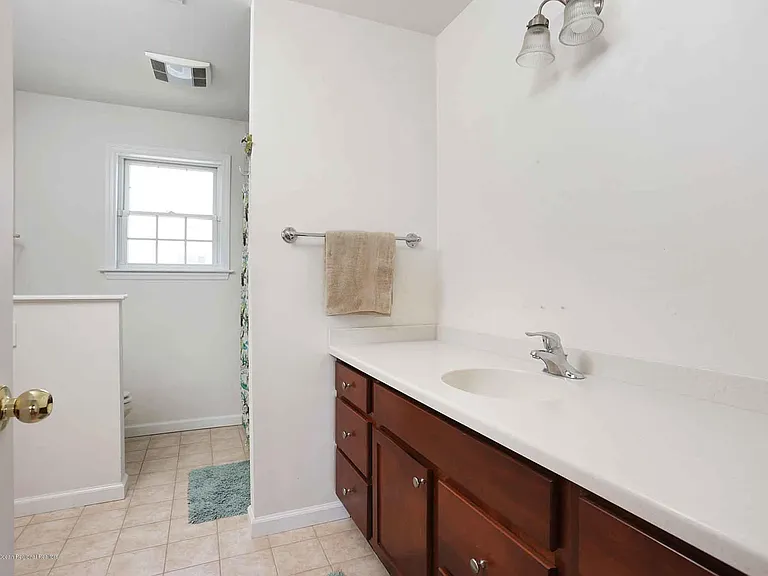 111 York Ave — Photo 25
