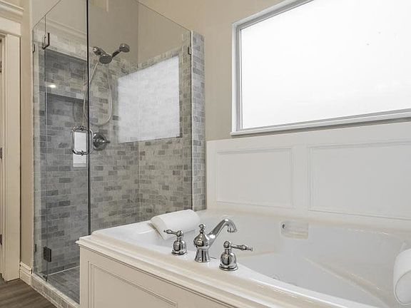 2nd image of 1812 E Sunrise Dr