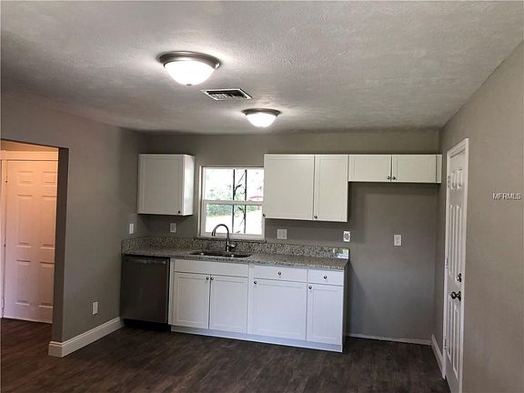 4th image of 8121 Meadowglen Dr