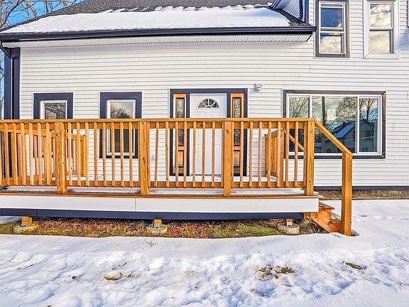 3rd image of 140 Spring St