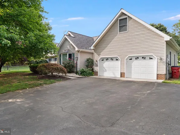 13503 Apple Harvest Dr, Martinsburg, WV 25403