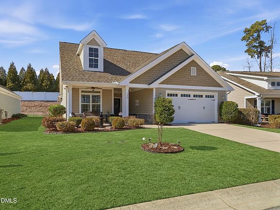 3rd image of 137 Balsam Ln