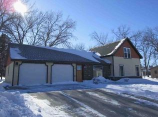 506 2nd St NE, Hankinson, ND 58041