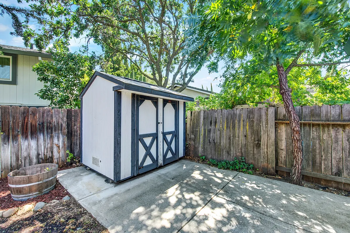 Building Photo - 341 Alamo Dr #341