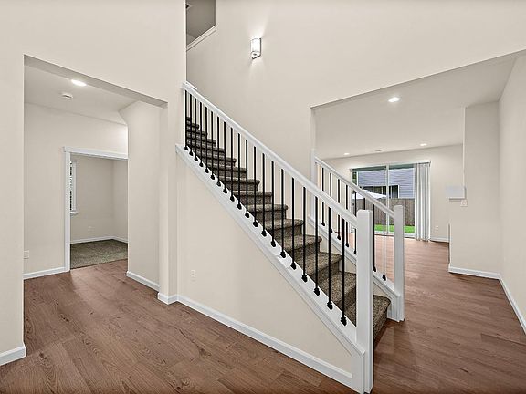 4th image of 15851 Woodland Ct SE