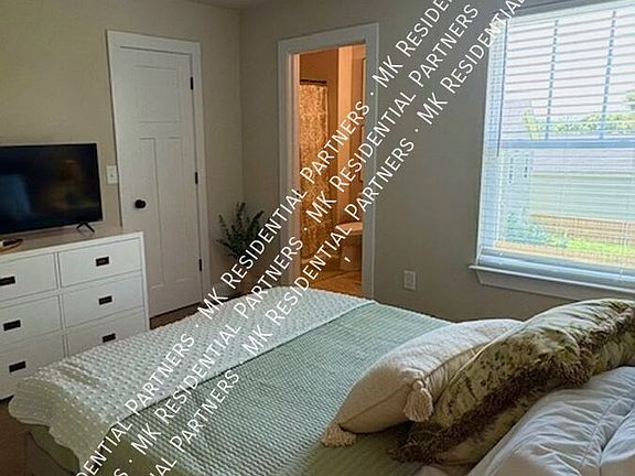 3rd image of 112 S 9th St #B