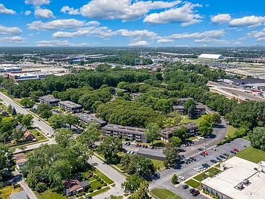 2BR, 1BA - 1,000 SF