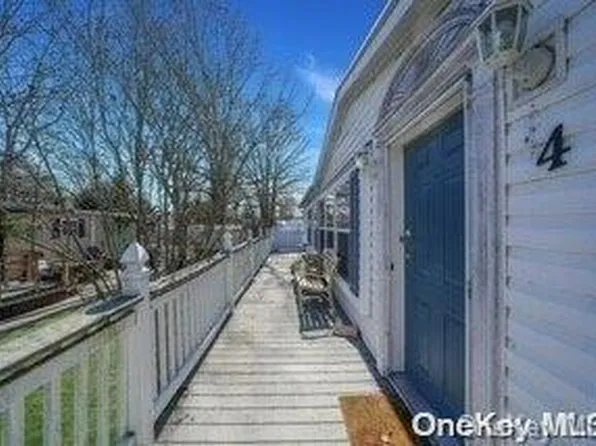 4 White Daisy Lane, Bohemia, NY 11716