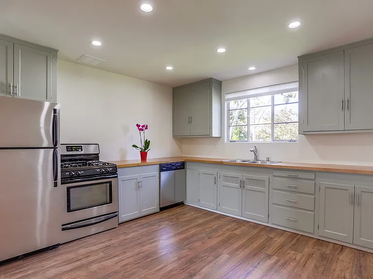 1074 Turquoise St — Photo 5
