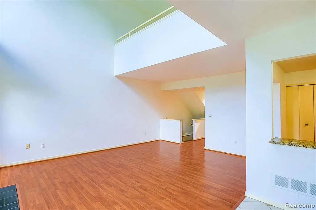 2 bed, 2.5 bath, 2166 sqft, $2,195 — Photo 2