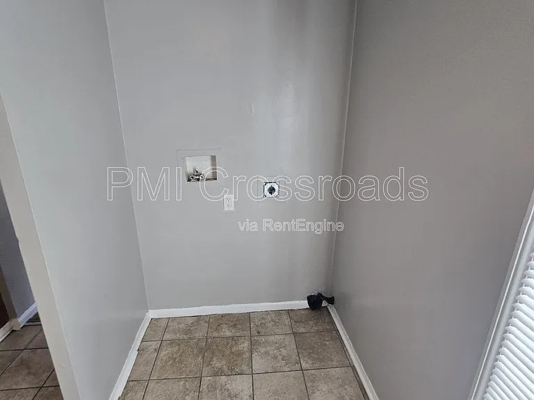 153 S Cypress Ave — Photo 34