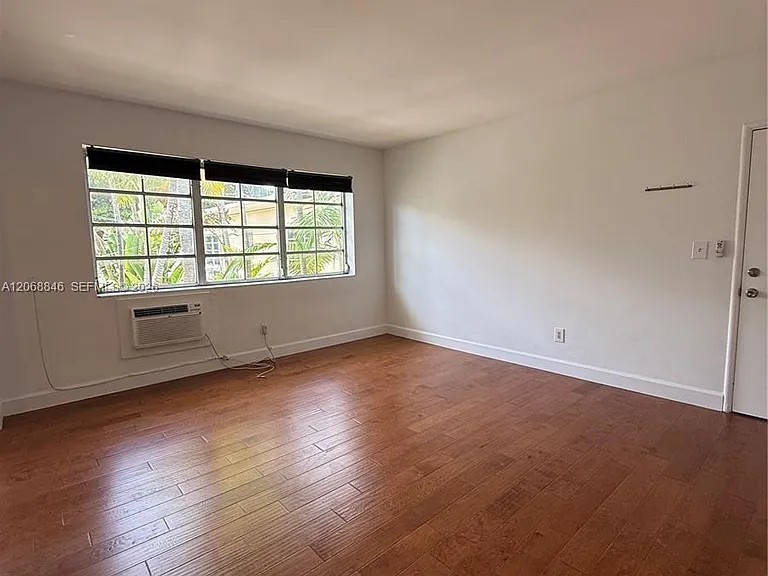 1616 Michigan Ave #15 — Photo 3