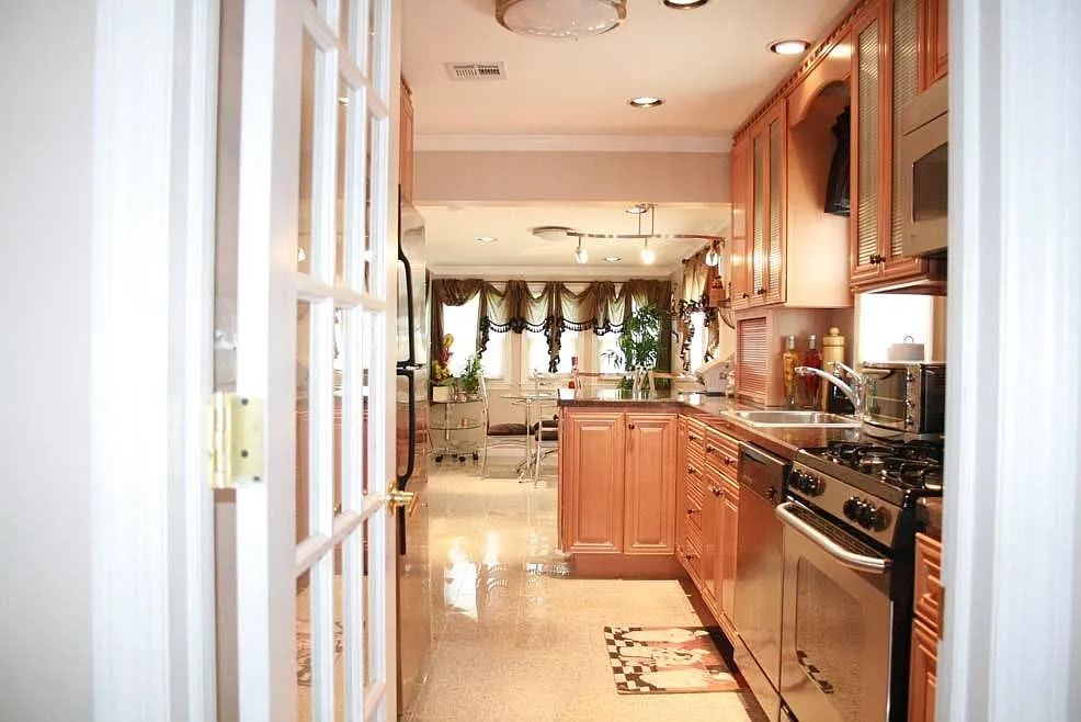3 bed, 1200 sqft, $3,150 — Photo 3