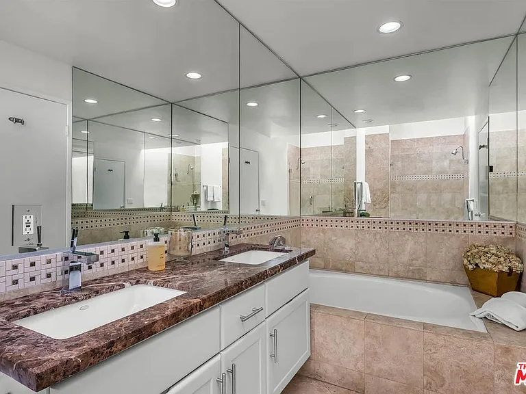 1735 Malcolm Ave #H — Photo 22