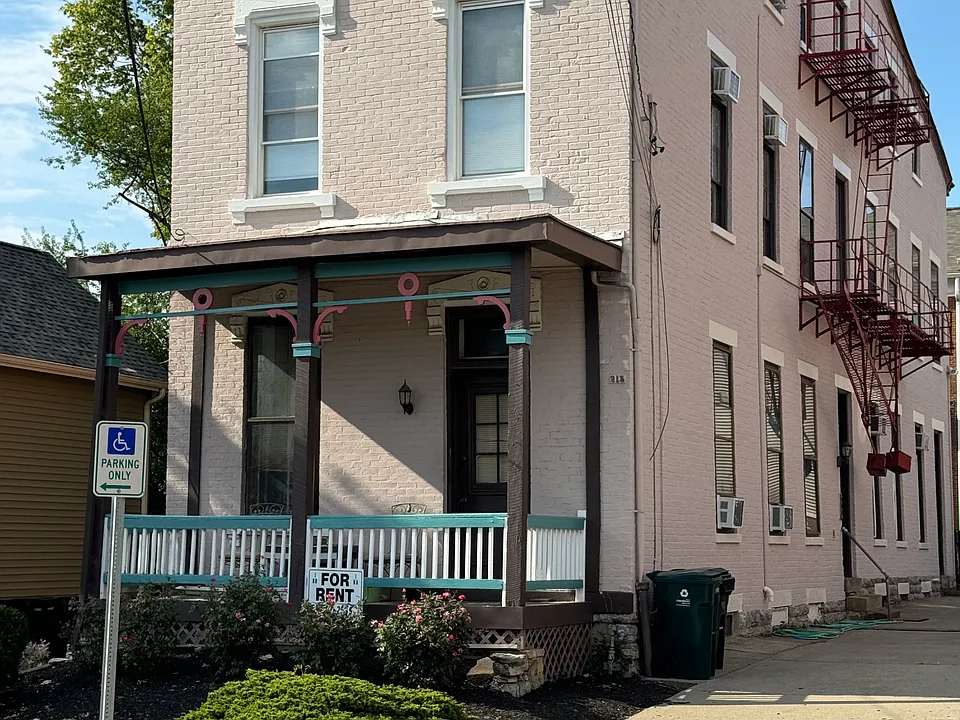 218 E Rochelle St #3
