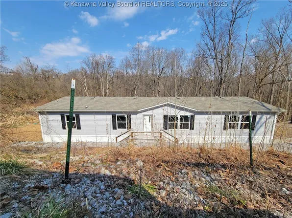 2325 Dry Ridge Rd, Saint Albans, WV 25177