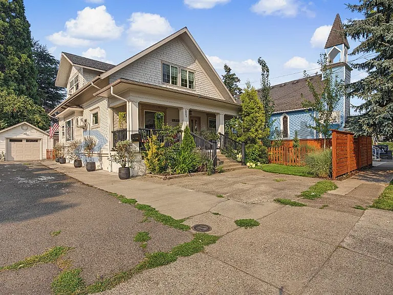 185 E Lincoln St — Photo 1