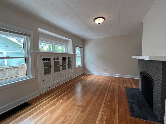 Living room/dining room