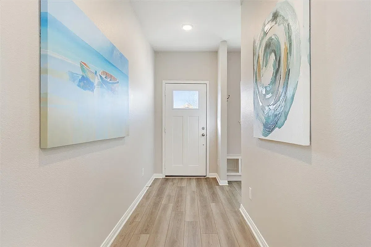 3 bed, 1458 sqft, $2,100 — Photo 3