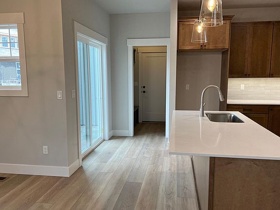 4th image of 1701 E Cutgrass Ln