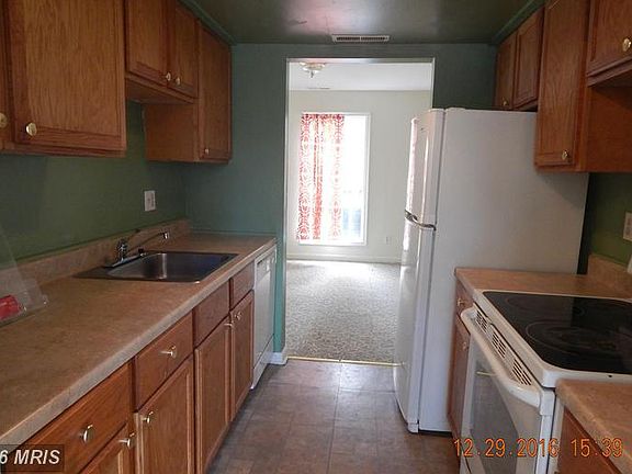 3rd image of 89 Chestnut Dr