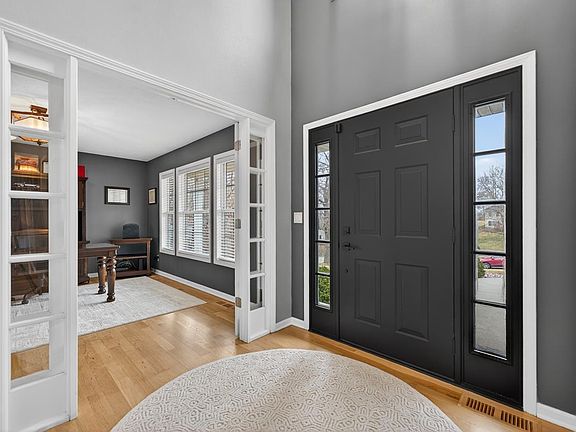 3rd image of 874 Croswell Cir