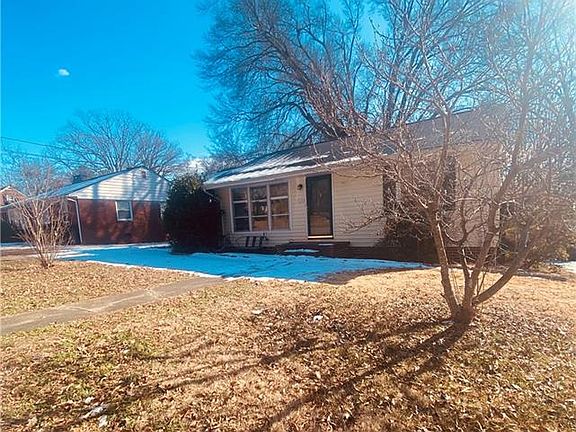 2nd image of 1115 N Woodleigh Cir