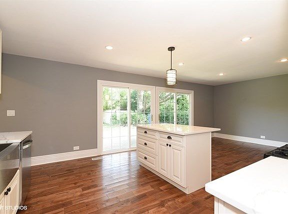 3rd image of 7881 Berkshire Dr