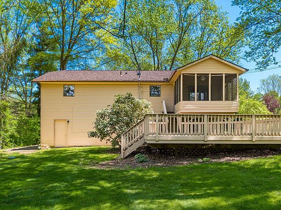 3rd image of 426 Knoll Dr