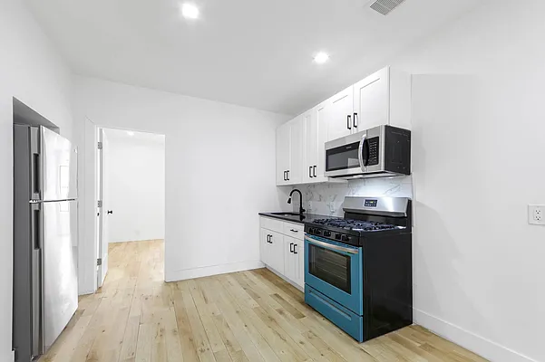 Rented by Blue Egg Realty Corp | media 26